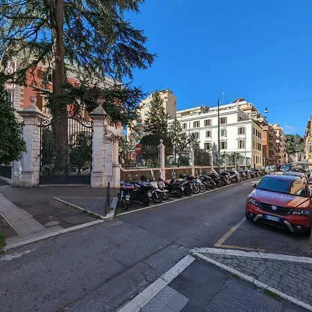 Charming In A 1910s Building 2 Min Walk From The Colosseum *