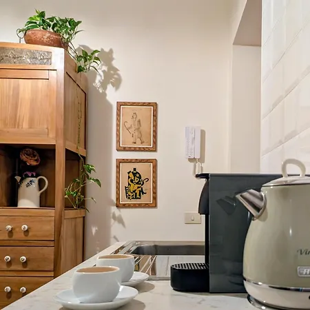 Charming In A 1910s Building 2 Min Walk From The Colosseum