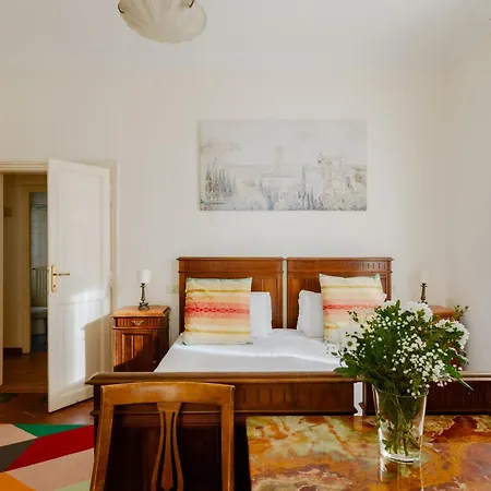 Charming In A 1910s Building 2 Min Walk From The Colosseum