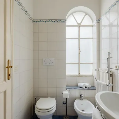 Charming In A 1910s Building 2 Min Walk From The Colosseum